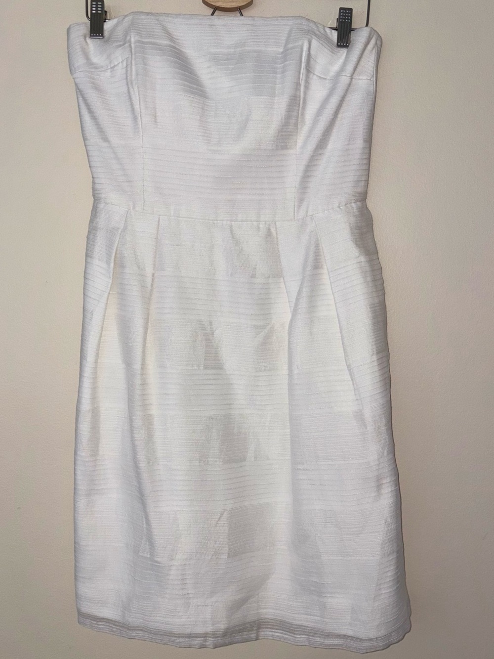 White House Black Market Strapless White Textured Dress NWT Size 8 Pockets